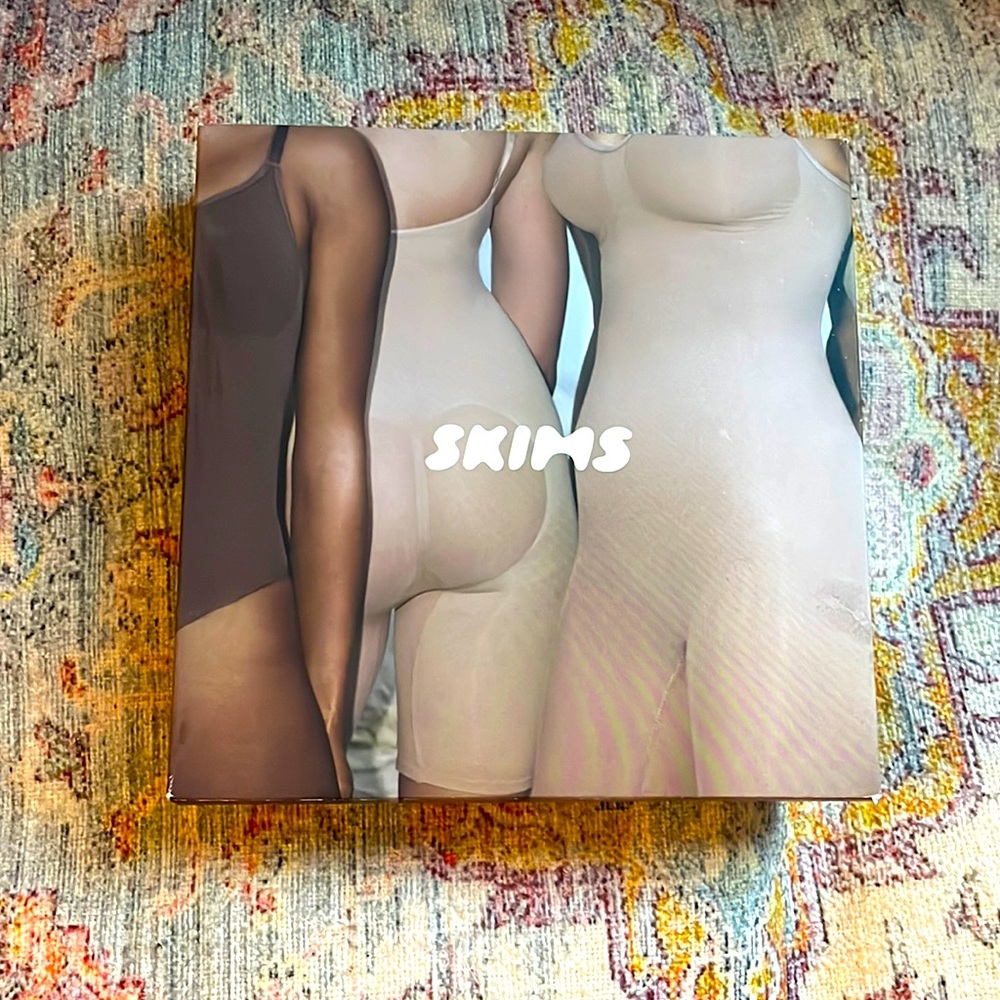 SKIMS Seamless sculpting bodysuit brief w/snaps NWT